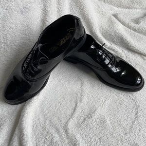 Barclay round toe black tuxedo shoes  9M